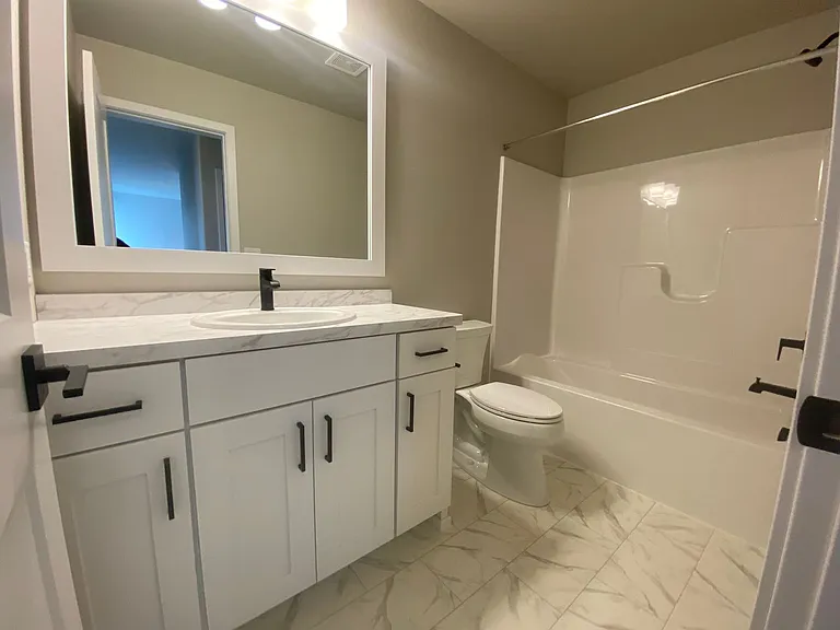 2232 Griffin Dr S — Photo 30