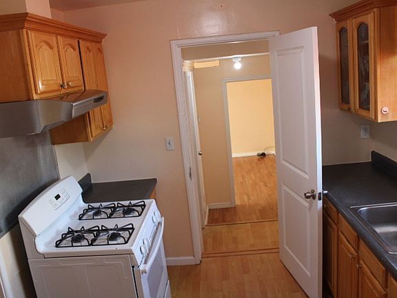 4th image of 2337 Rumrill Rd