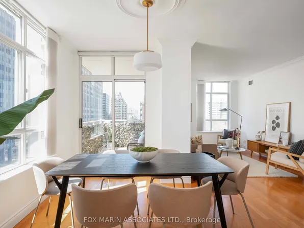 1 Deer Park Cres #805, Toronto, ON M4V 3C4