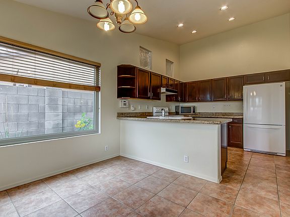 4th image of 4028 W Potter Dr