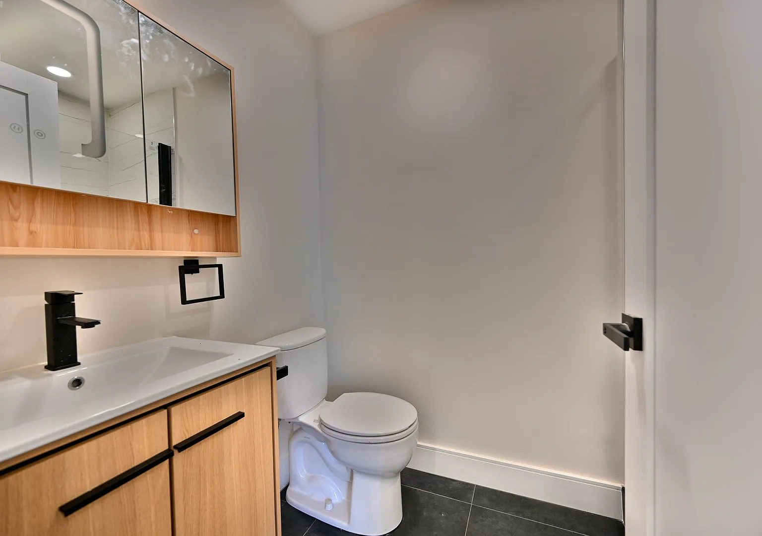 Bay Village Apartment with Home Office Space and No Fee — Photo 3