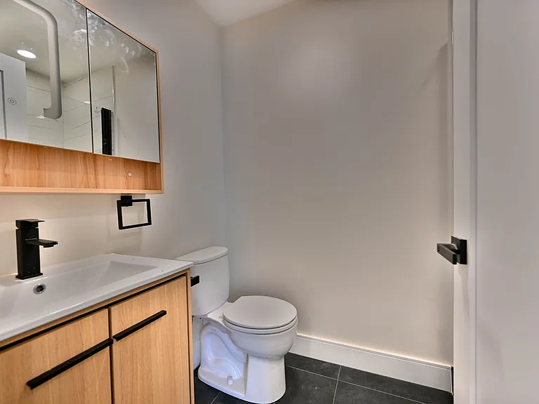 18 Winchester St #4 — Photo 3