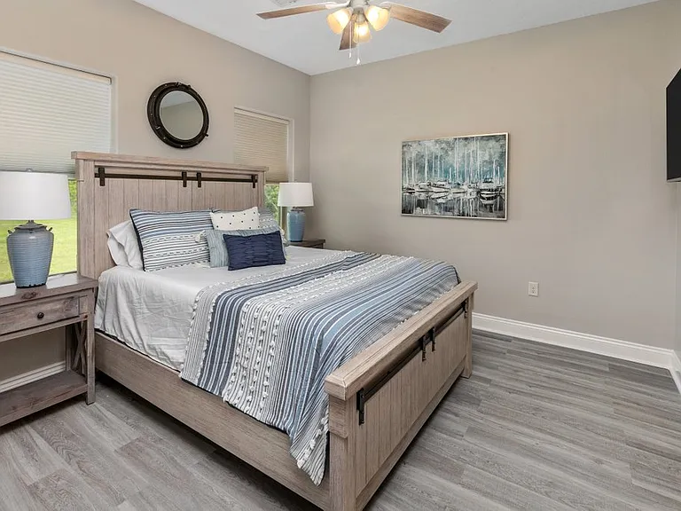 401 N Riverside Ct — Photo 10