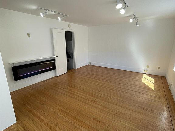 2nd image of 300 Taraval St Suite A