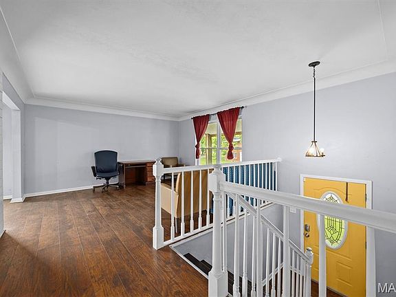 3rd image of 30 Lakeview Dr