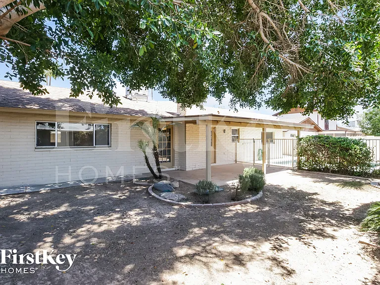 813 E Todd Dr — Photo 16