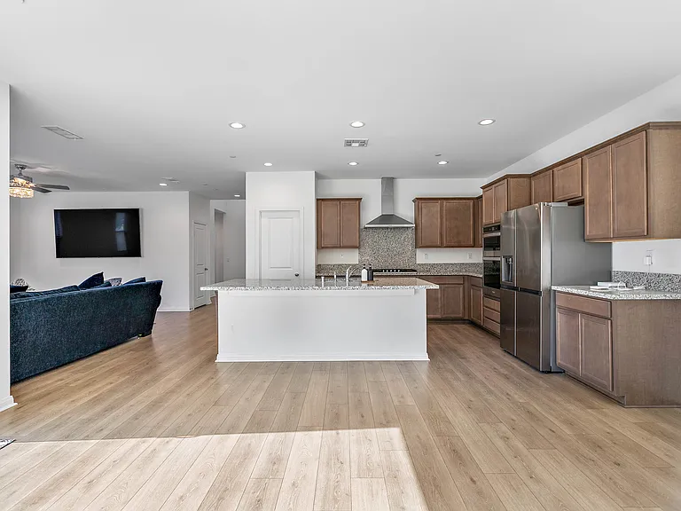 4551 Highland Ave — Photo 7