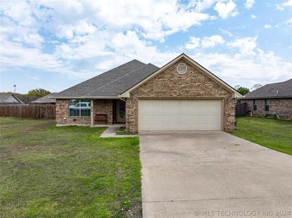 908 N 3rd St, Calera, OK 74730