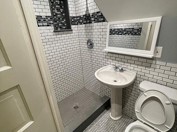 4th image of 51 Bremen St #1