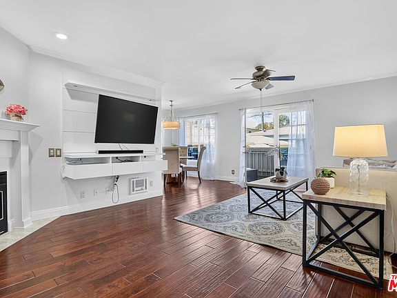 3rd image of 944 11th St APT 9