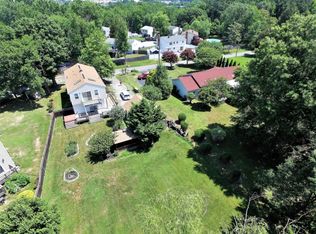 11 Browns Ln, Newark, DE 19702