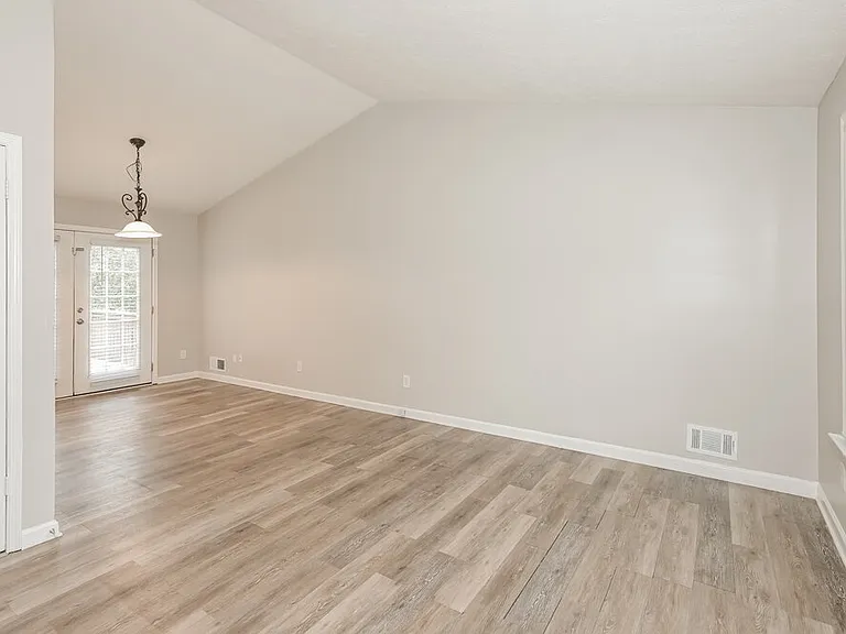 401 Sherwood Oaks Rd — Photo 4