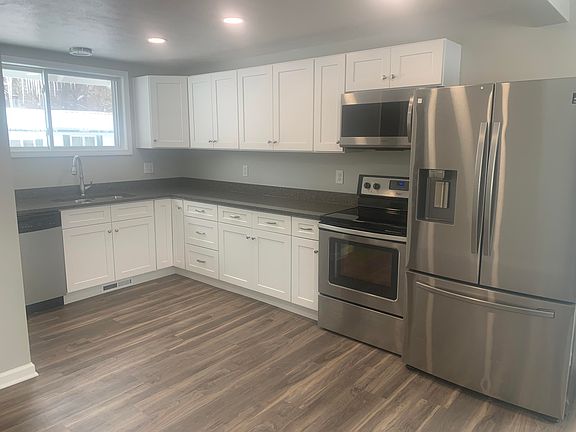 3rd image of 5454 Collingwood Ave