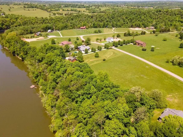 150 Lakeside Dr, Lancaster, KY 40444