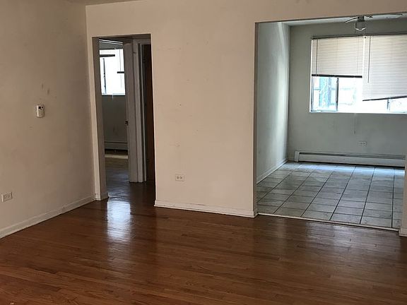 3rd image of 1405 W Sherwin Ave APT 1S