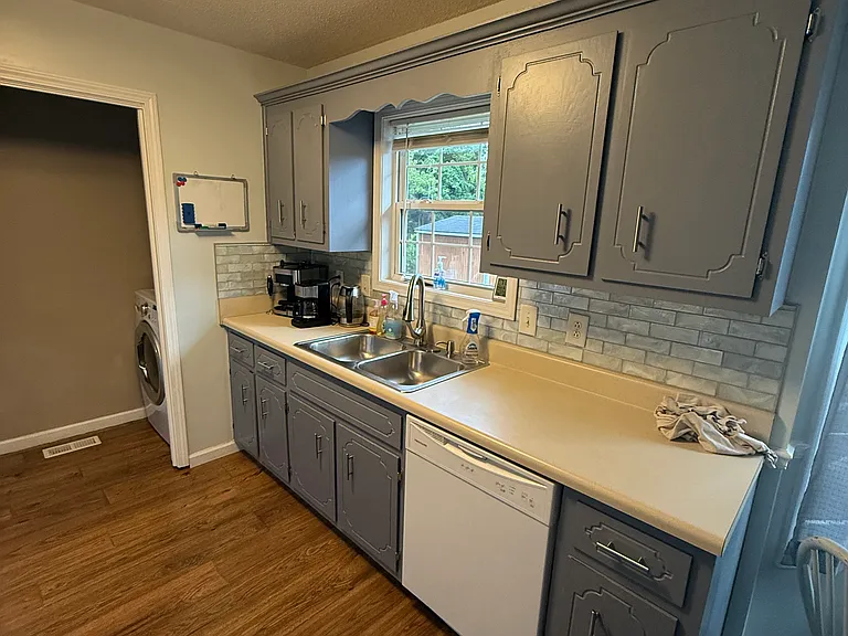 301 Eggars Ct — Photo 6