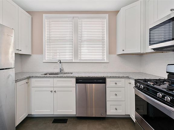 5th image of 1127 Forest Ave