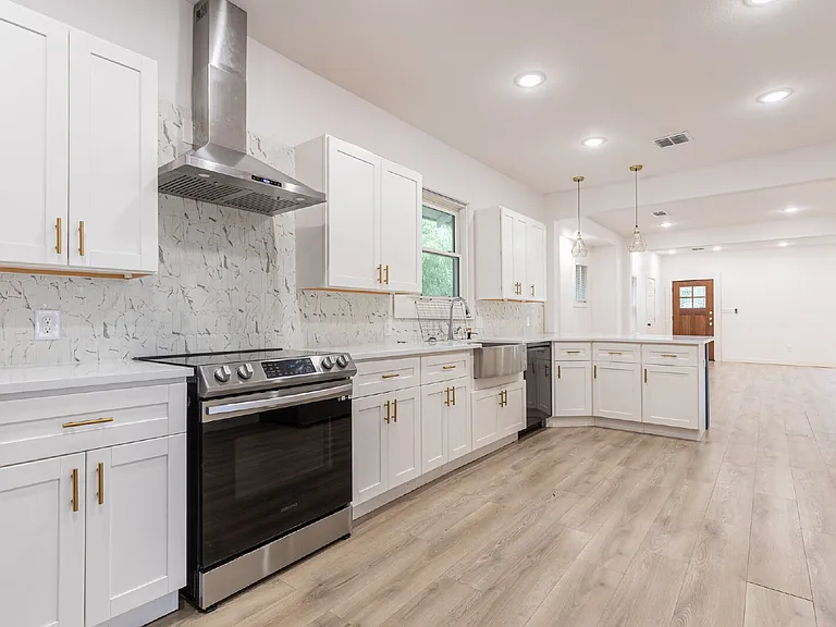 1010 Burnet St — Photo 13
