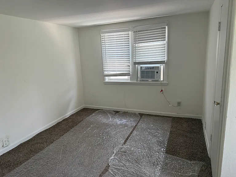 1004 Gillock St — Photo 43
