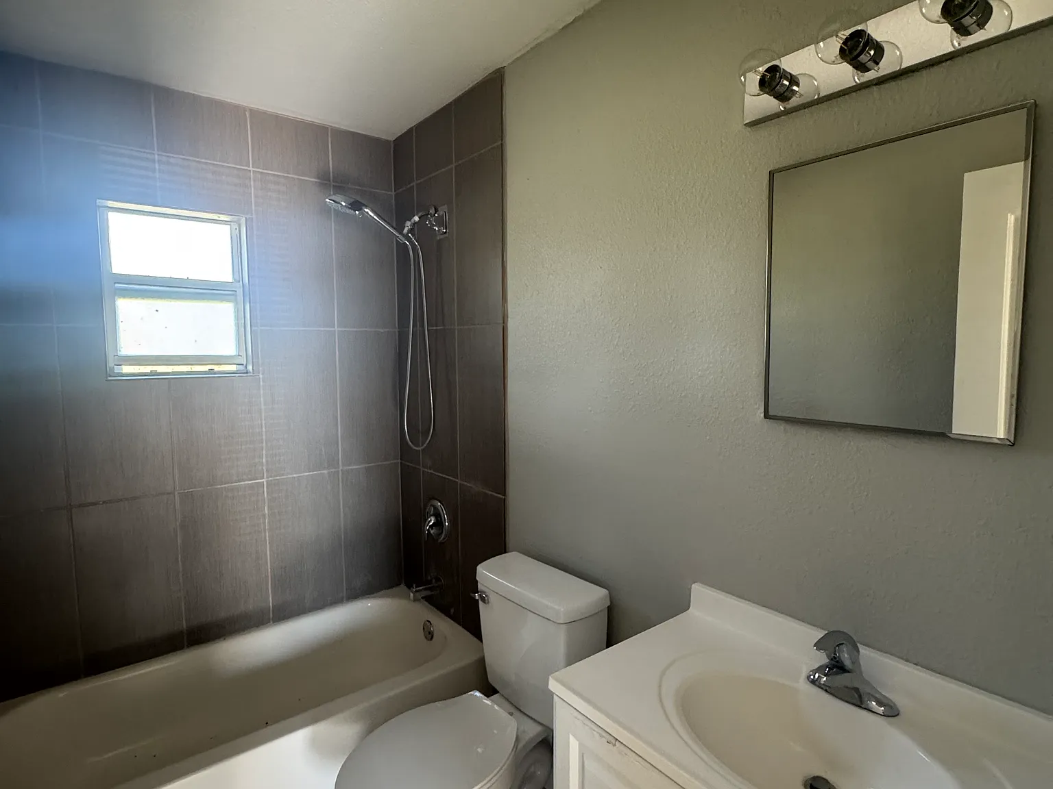 1 bed, 750 sqft, $995 — Photo 2