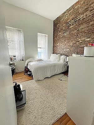 3rd image of 635 E 9th St APT 20
