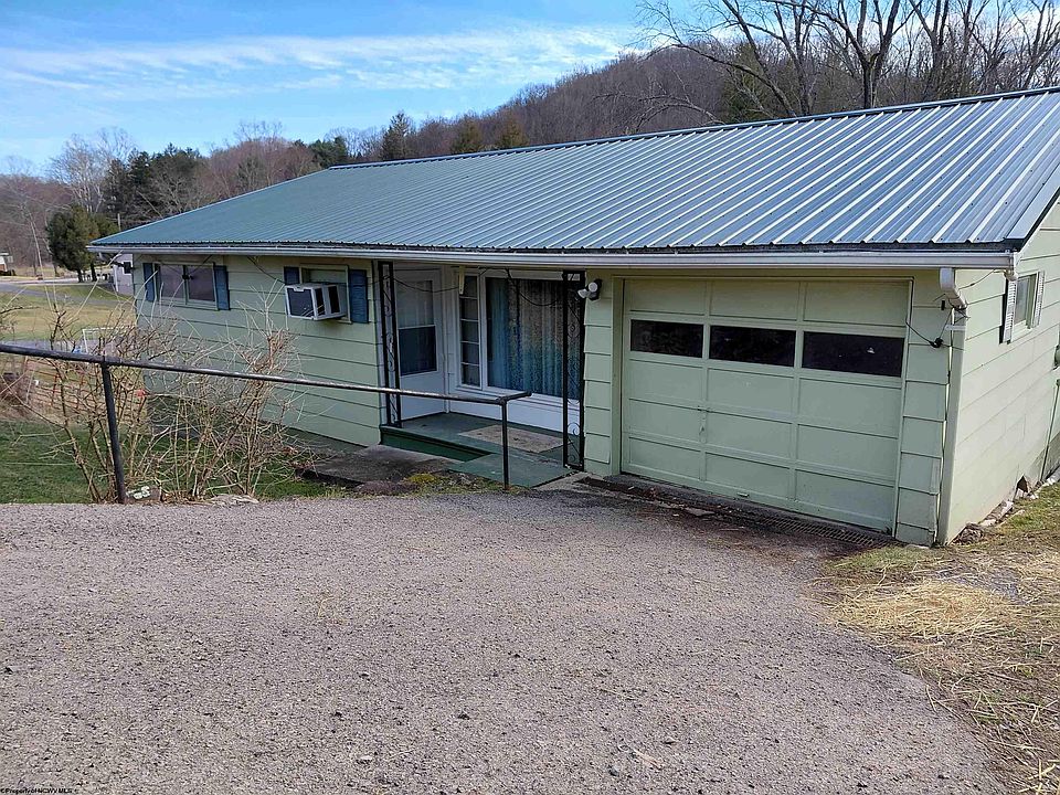 1st image of 32 Circle Dr