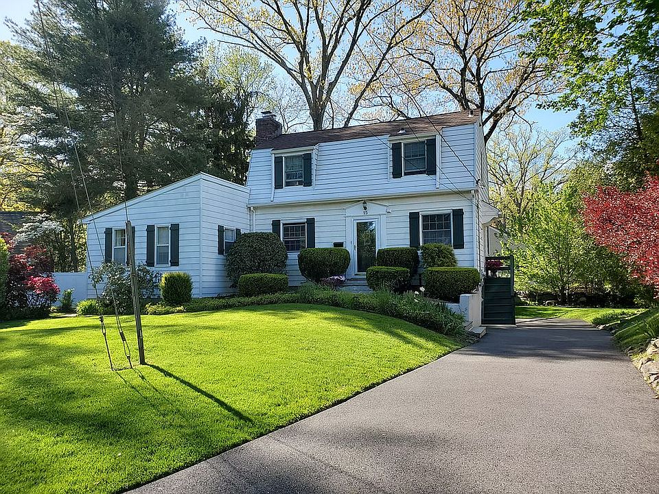 1st image of 15 Woods End Ln