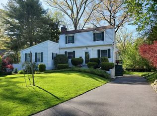 15 Woods End Ln, Hartsdale, NY 10530