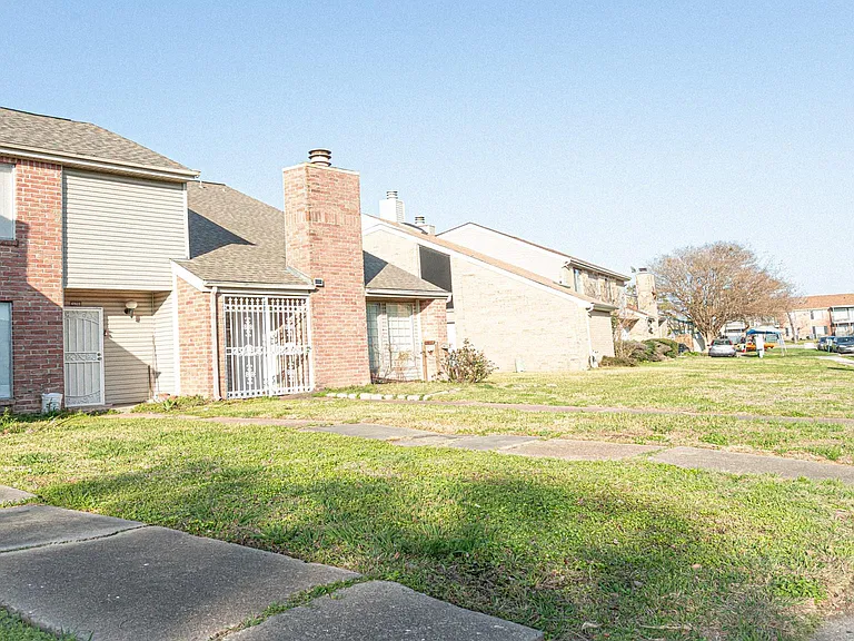 10920 Village Bend Ln #920 — Photo 2