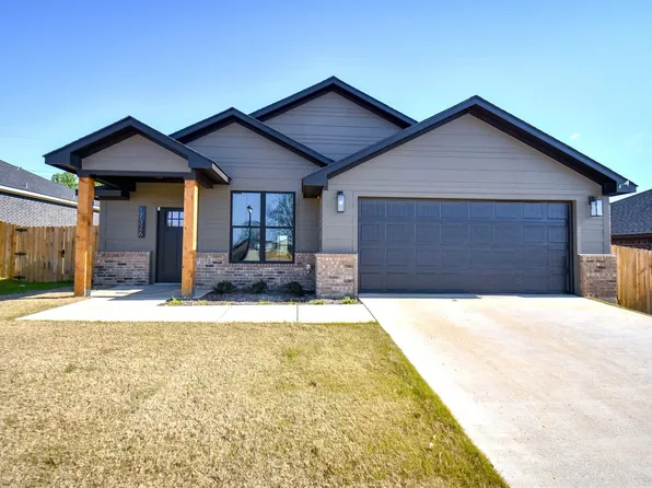 17326 Crossing Cir, Lindale, TX 75771