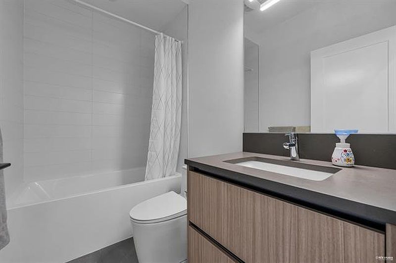 Richmond Townhouse for rent - 3 Bedrooms — photo 16