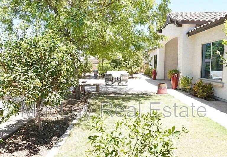2910 E Wildhorse Dr — Photo 5