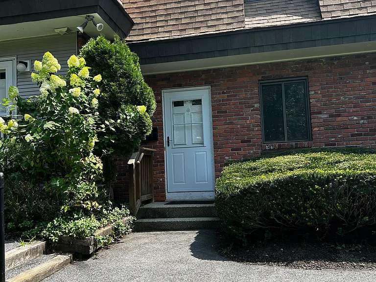 11 King Arthur Dr #5K — Photo 2