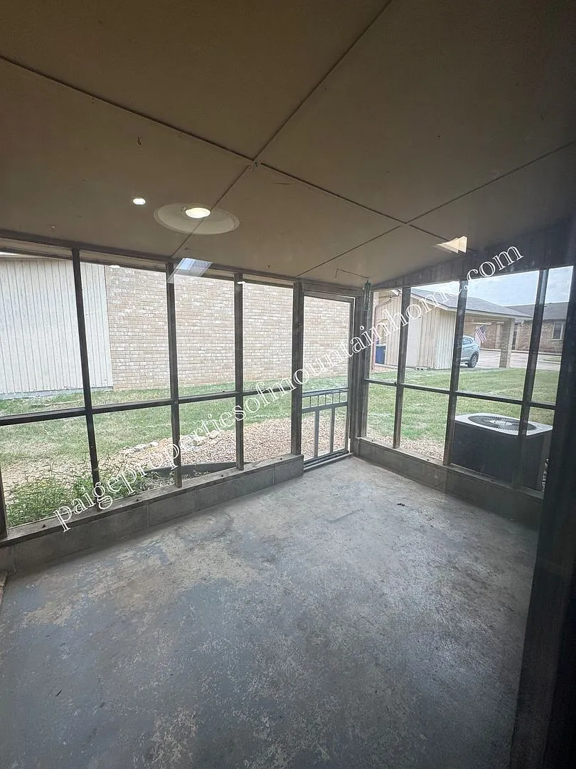 605 Cooper Estates #09 — Photo 4