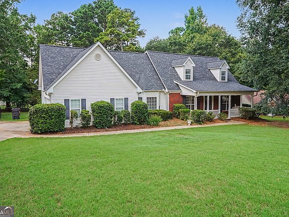2nd image of 306 Park Chase Ct