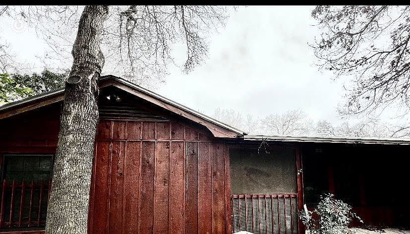 2nd image of 1703 W 30th St APT B