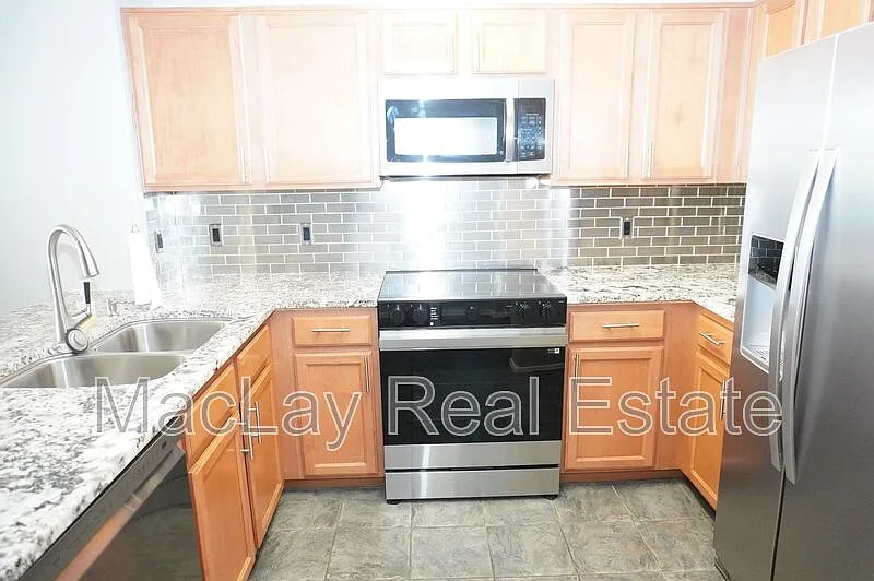 3 bed, 2.0 bath, 1385 sqft, $2,100 — Photo 4