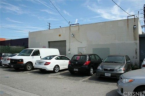 2nd image of 10847 Burbank Blvd