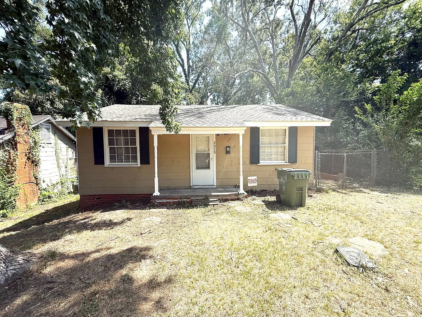 2 bed, 1.0 bath, 720 sqft, $725 — Photo 2