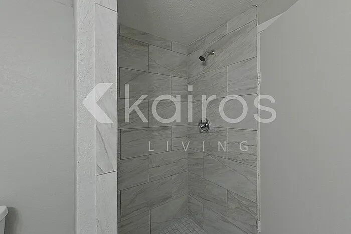 111 Evelyn St — Photo 13