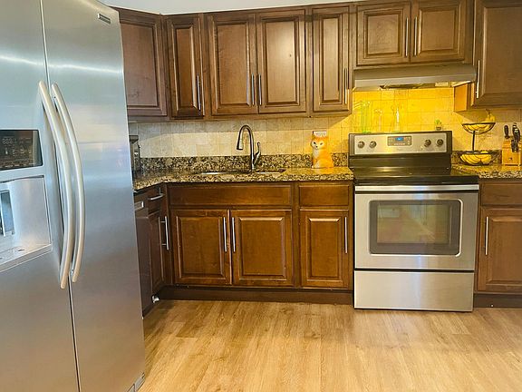 3rd image of 9424 SW 52nd St