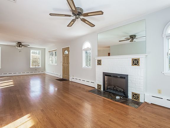 2nd image of 155 Bainbridge Ave
