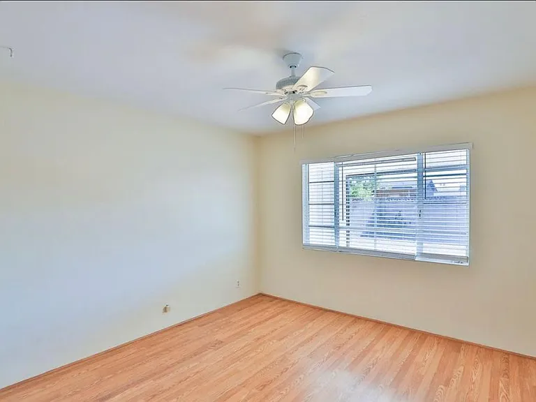 2421 W Anderson Ave — Photo 14