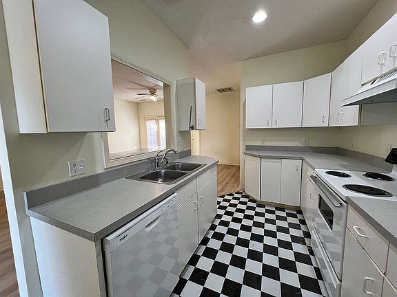 5th image of 1600 Sturdivant Dr APT 26