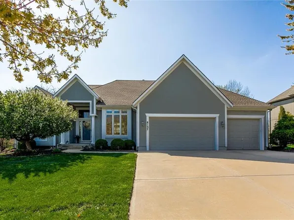8137 Deer Run St, Lenexa, KS 66220