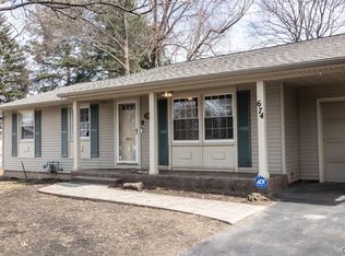674 Heritage Dr, Rochester, NY 14615
