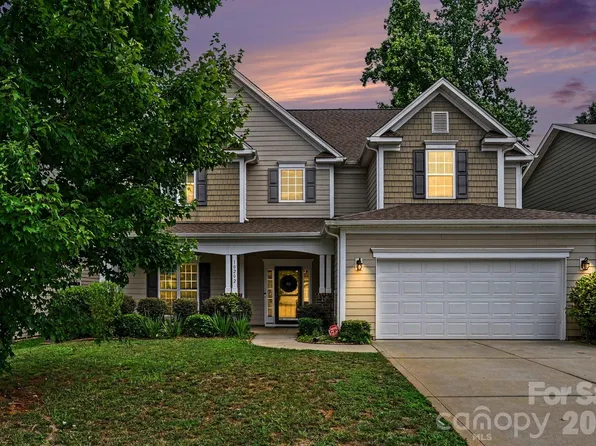 10202 Falling Leaf Dr NW, Concord, NC 28027