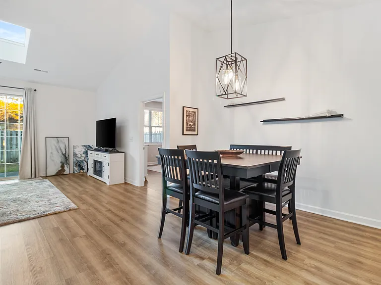 5006 Carleton Dr #77 — Photo 7
