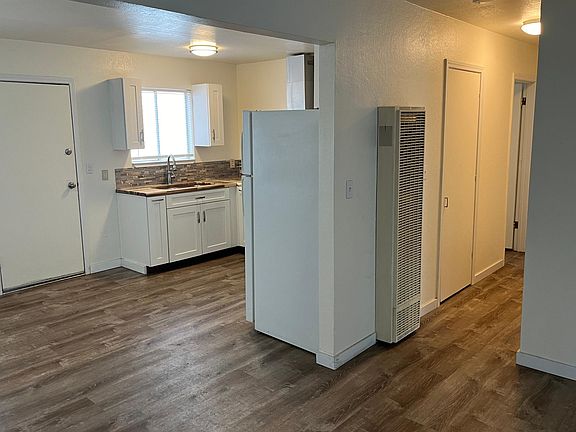 4th image of 944 Silver Dollar Ave #G