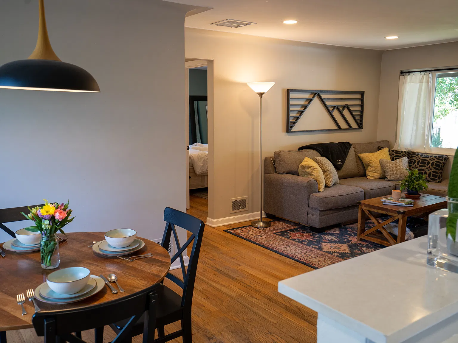 2 bed, 902 sqft, $2,250 — Photo 4